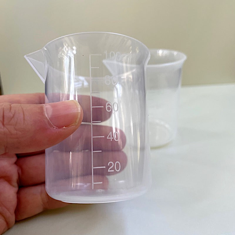 Plastic 4 Cups Measuring Cup w/Pouring Spout