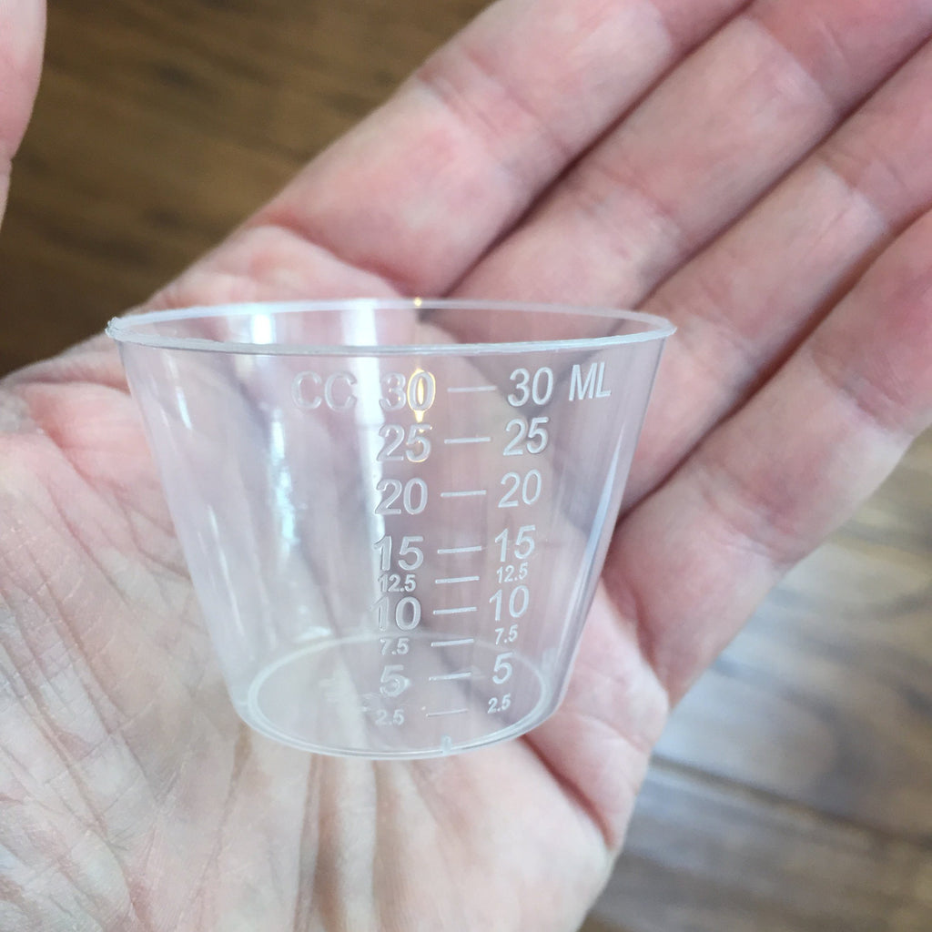 Plastic resin mixing cup