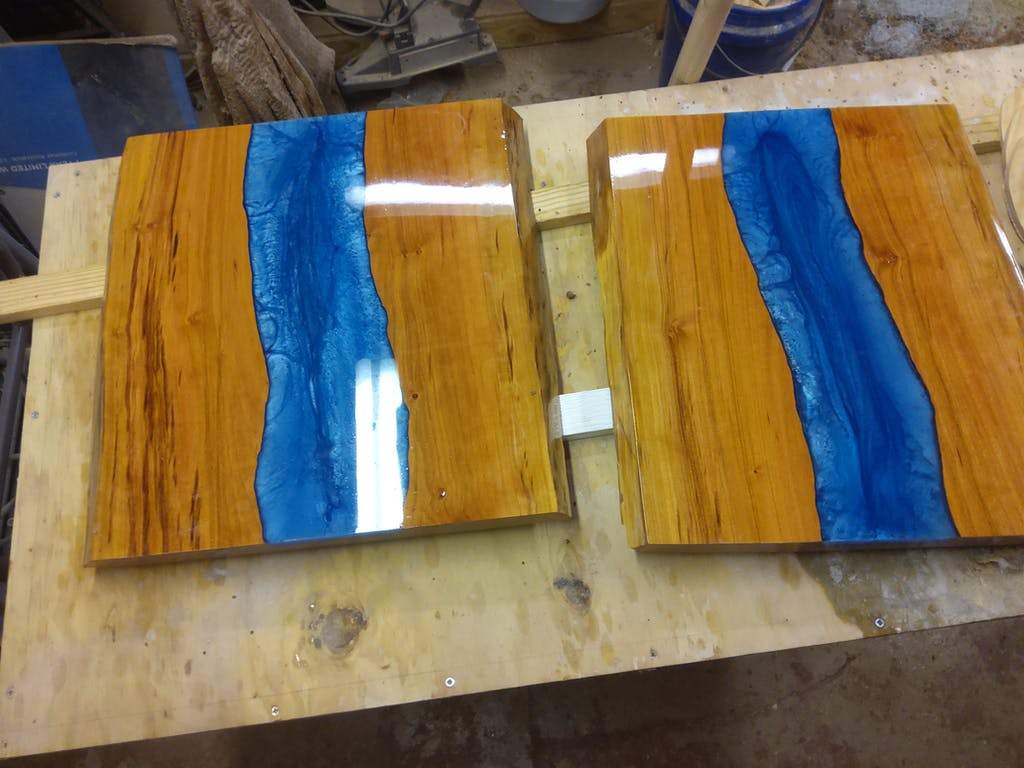 Deep pour resin and wood projects