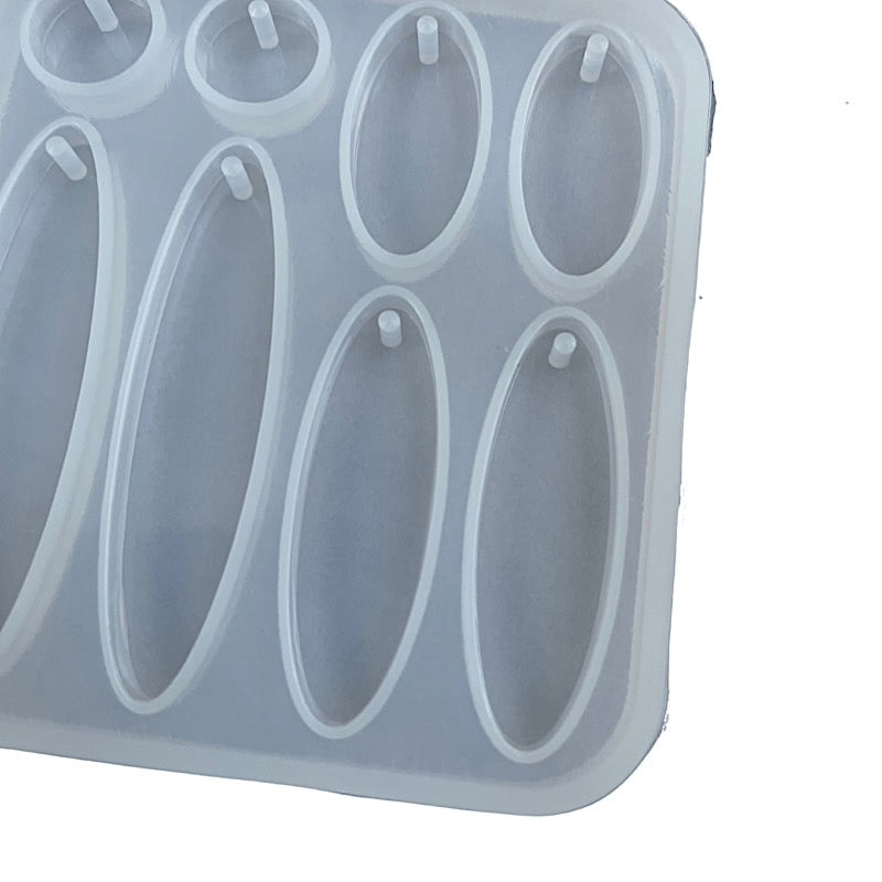 Circle and oval earring mold detail