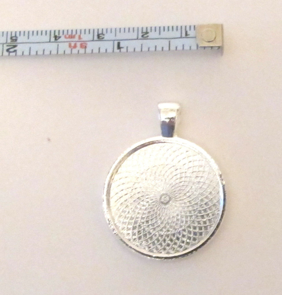 One inch round silver bezel cup