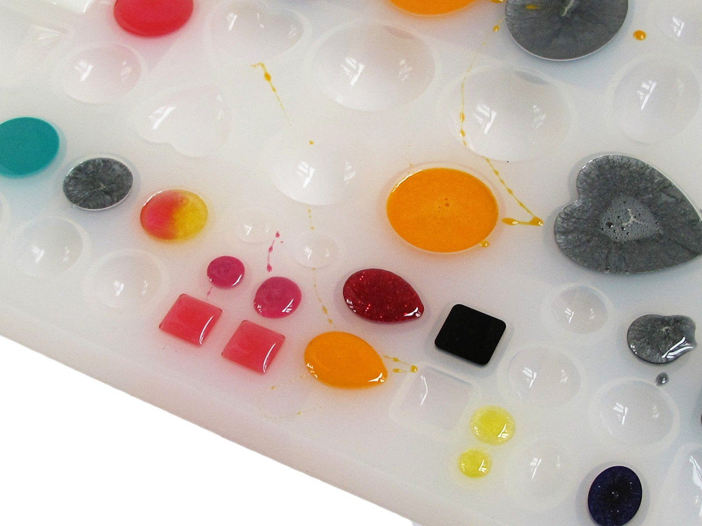 colored resin in silicone cabochon mold